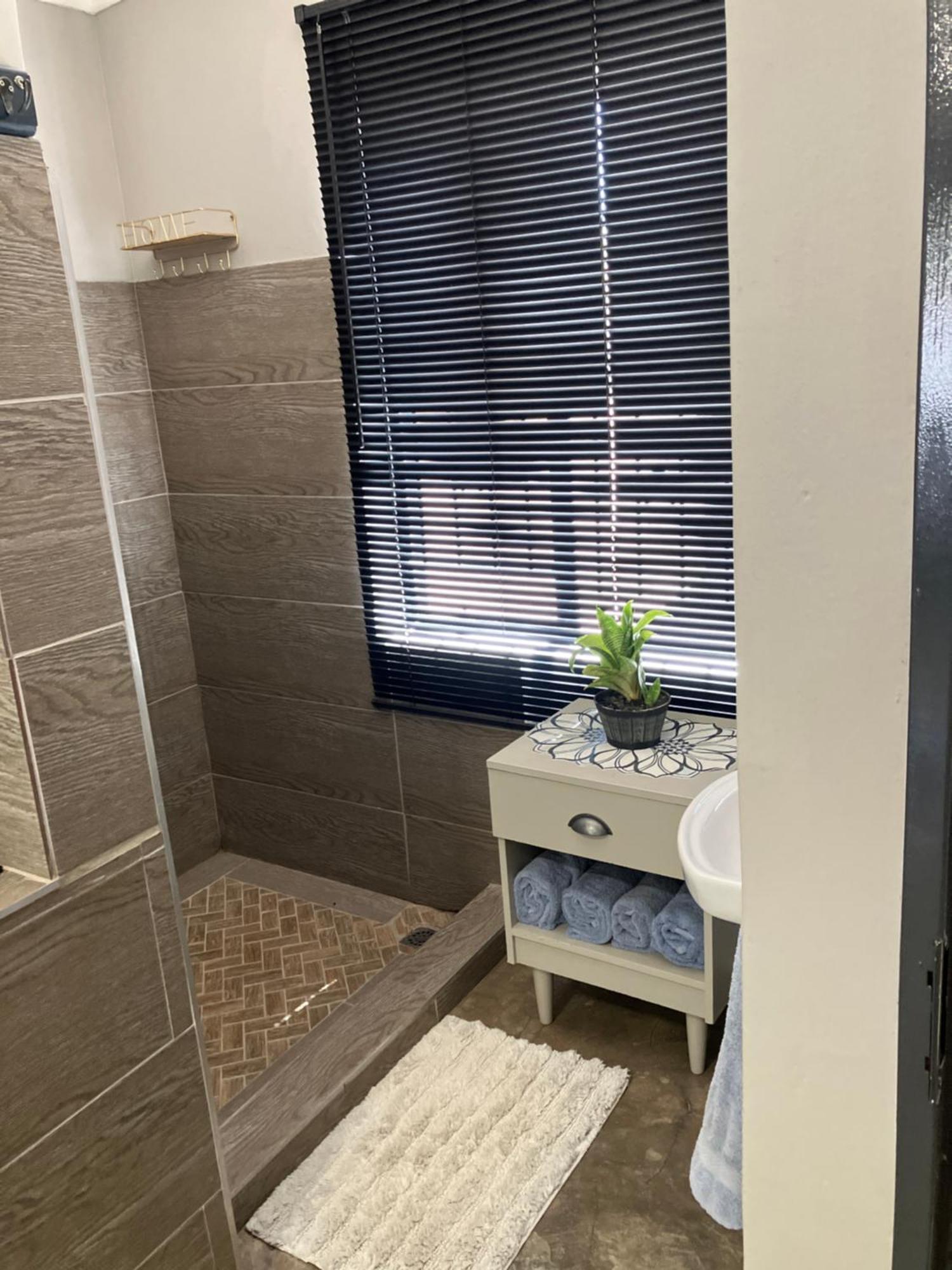 Stellies Accommodation - Room 1 เคทมานสโฮป ภายนอก รูปภาพ