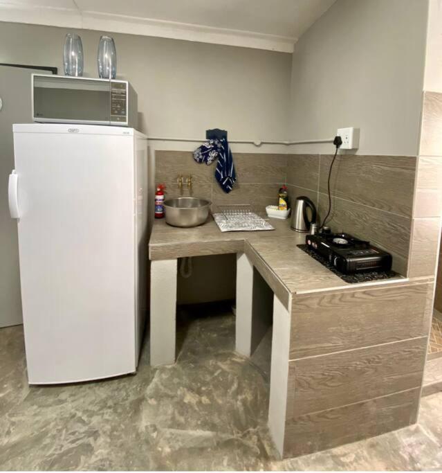 Stellies Accommodation - Room 1 เคทมานสโฮป ภายนอก รูปภาพ